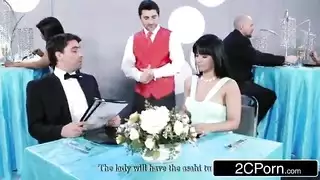 تطلب من زوجها يمارس الجنس ف المطعم