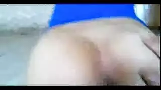 فتاة خجولة تأخذ قضيبًا قاسيًا بوضعية الكلب