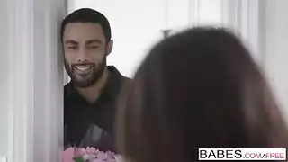 جنس مطبخ صريح: فحل أسمر يسيطر على بيضاء مبللة