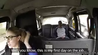سائقة التاكسي تُملأ بقضيب أسود كبير في مركبتها