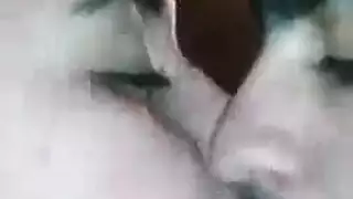 فيديو عراقي إباحي: زوجة غير مخلصة تُمارس الجنس