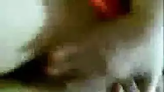 عاهرة ثرثارة تُدقّ بعدة فحول