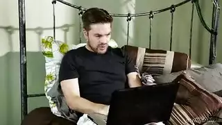 الرجل غير المخلص يصاب بصدمة حياته بعد جلسة نيك كلابي خشنة