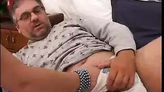 مشهد إيطالي صريح: رجل ناضج يأخذ عشيقته الشابة