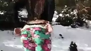 أشرع ساخنات بأرداف ضخمة في فعل شرجي مزدوج صريح