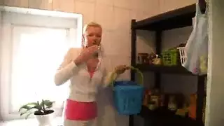 عروس ألمانية خجولة تُدكّ في مشهد إكس إكس إكس
