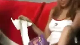 ثلاثية سحاقية شرجية مع توأمين مغرين
