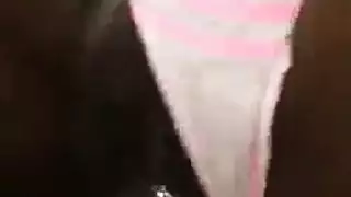 لعق فرج فتاة ممتلئة يؤدي إلى مداعبة حلمات ساخنة وركوب قضيب عنيف