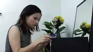 بلع عميق من مراهقة يتبعه جنس خام وخشن