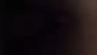 مديرة حمراء تتعرض لعملية جماعية في ملاذ الشركة