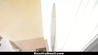 سكس نيك بنت مراهقة جميلة بيضاء اللون مع