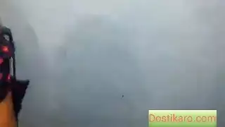 فم شاب يخدم قضيبًا صلبًا في مشهد فموي خشن