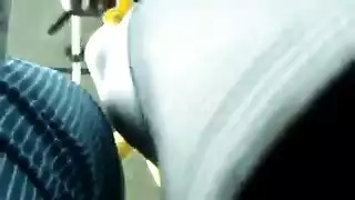 شابة معوقة تلعب بفرجها على الكاميرا