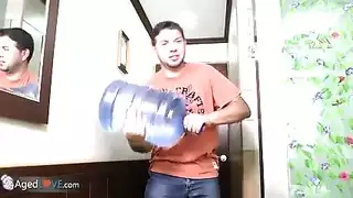 أنبوب العسل الذهبي مع فوكس وآن
