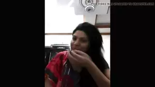 مصرية في فيلم إباحي مكثف: تصرخ من أجل سائل منوي في مهبلها المتسع