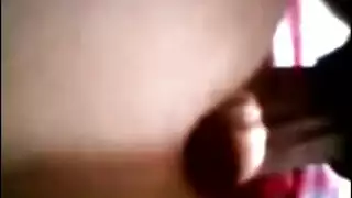 عاهرة عربية بثدي كبير تتوق لحمل الرجل الأصلع اليومي