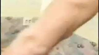 شقراء تُملأ حتى الحد الأقصى بواسطة قضيب ثخين لشاب عمره 24 عامًا