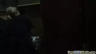 جلسة مص قضيبين مع مؤدي أسود جسيم