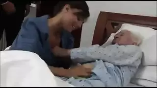 عاهرة ثرثارة قذرة في ماراثون جنسي