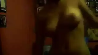 جلسة كاواي كيد على الأنبوب: استمناء عاري بالكامل