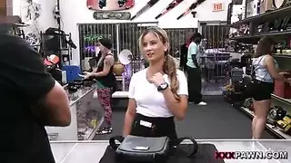 بنات شقراوات ساخنات مقص وأصابع عميقة لبعضهن