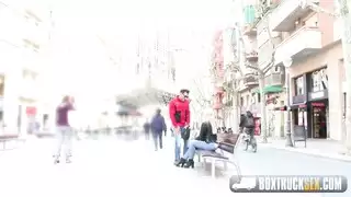 أثداء مشدودة ترتد في مشهد إباحي خام