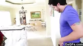 تري اخوها وهو يستمني