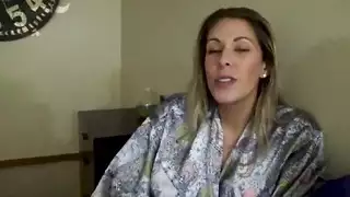 ام تعلم ابنها كيف يقوم بالجنس