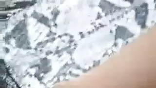 أنتونيا لوبيز تركب آلة جنسية حتى النشوة