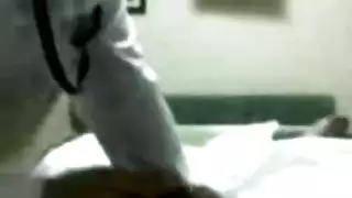 بنت عاريه مراهقه ترضع من زب رجل
