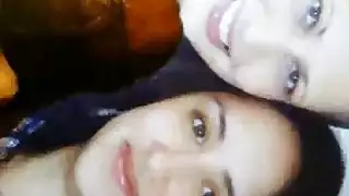استمناء نورا دال الإباحي مع آلة جنسية قوية