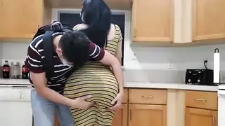 سكس ولد ينيك امه بعد ما يجي من السفر
