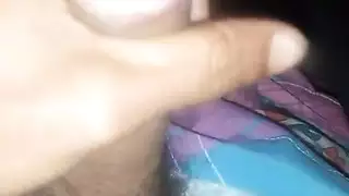 وجه ماندى المثير ونظاراتها مغطاة بالبول في هذا المقطع الجامح