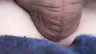 فيضان كريمي من مهبل مبلل