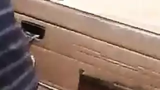 انفجار رملي: نيك كلاسيكي مكثف في الصحراء