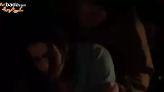  عاهرة مثارة لدرجة أنها تحتاج إلى قضبان عشوائية تضربها прямо في الشارع