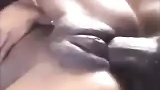 عاهرة أفريقية نحيفة بكس صغير تُناك