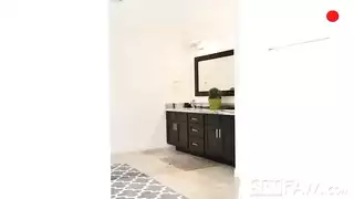 حمام شمسي عاري – فتوات مثيرة تمارس الجنس في العلن