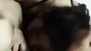 أفلام سحاق ساخنة: فتاتان تلعقان فرج مغطى بالشوكولاتة