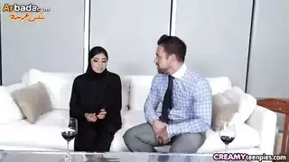 جميلة الصحراء تذهب إلى غرفة نومه لجماع أمريكي قاس