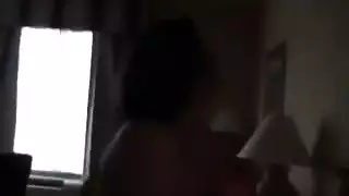 الزوجة العاهرة وفحلها الأسود الجديد يقدمان عرض دياثة للزوج