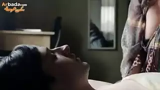 امرأة ناضجة تركب قضيب شاب في مشهد أم وابن صريح