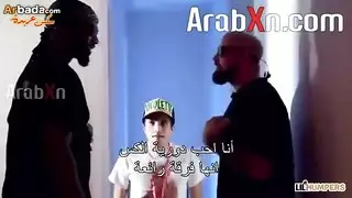 مشهد إباحي مترجم: معجب يسيطر على نيكوليت باختراق مهبلها بعنف