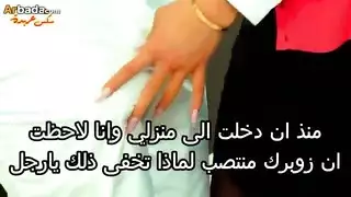 الزوج الخائن ينيك صاحبة المنزل نيكًا قاسيًا بينما تمسكه زوجته متلبسًا