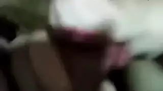 ربة منزل شهوانية تمص وتبتلع في فيلم سري
