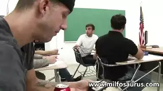 المعلم والمعلمة والطلاب