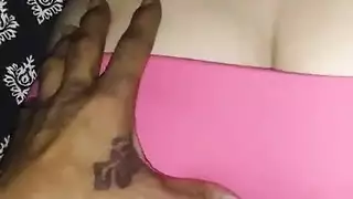 عاهرات الملابس الداخلية الوردية تُطلى بالمني في فيلم إباحي صريح