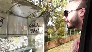 أديلا تأخذ القضيب الصلب في كل فتحة