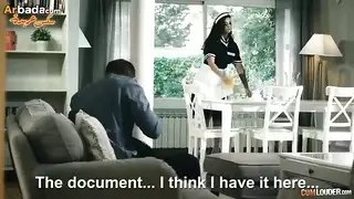 خادمة ميلف مخادعة تسرق المنزل ثم تركب زبك
