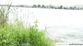 فاتنة مارس الجنس من قبل الثور القديم
